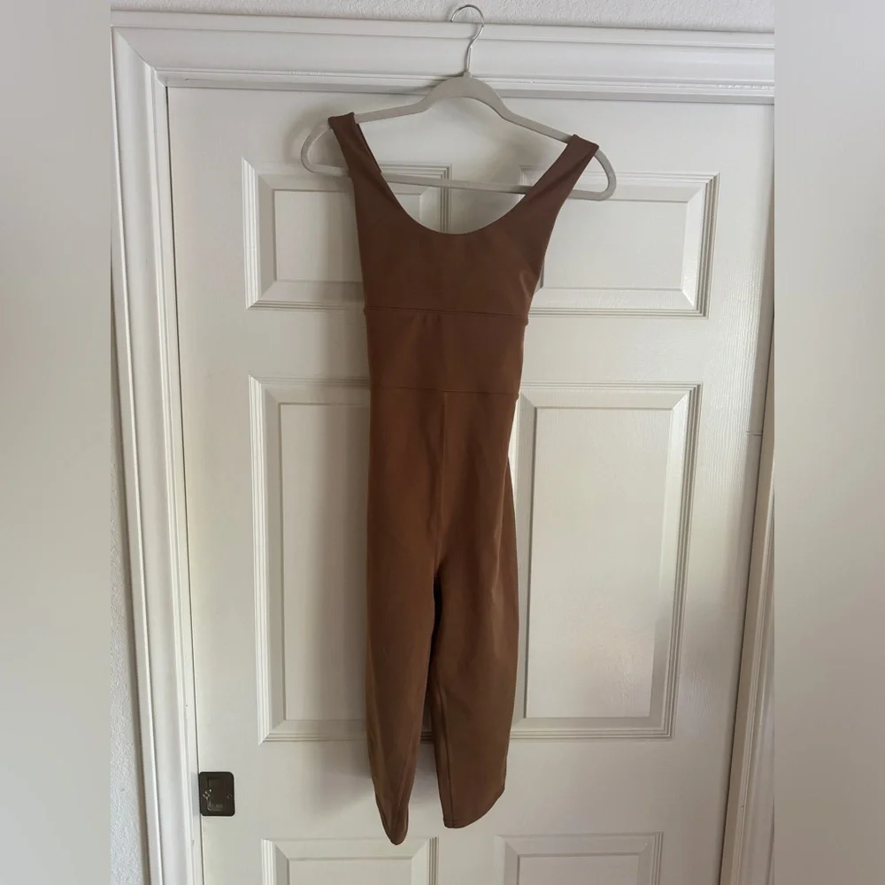 Airbrush Physique Onesie from ALO in cinnamon brown - Picture 4 of 11